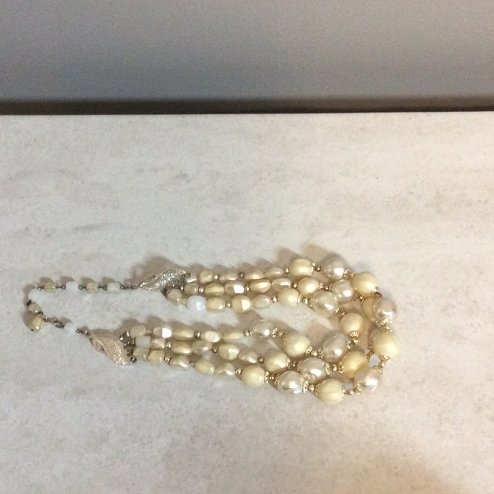 3 strand graduated Pearl 9” necklace